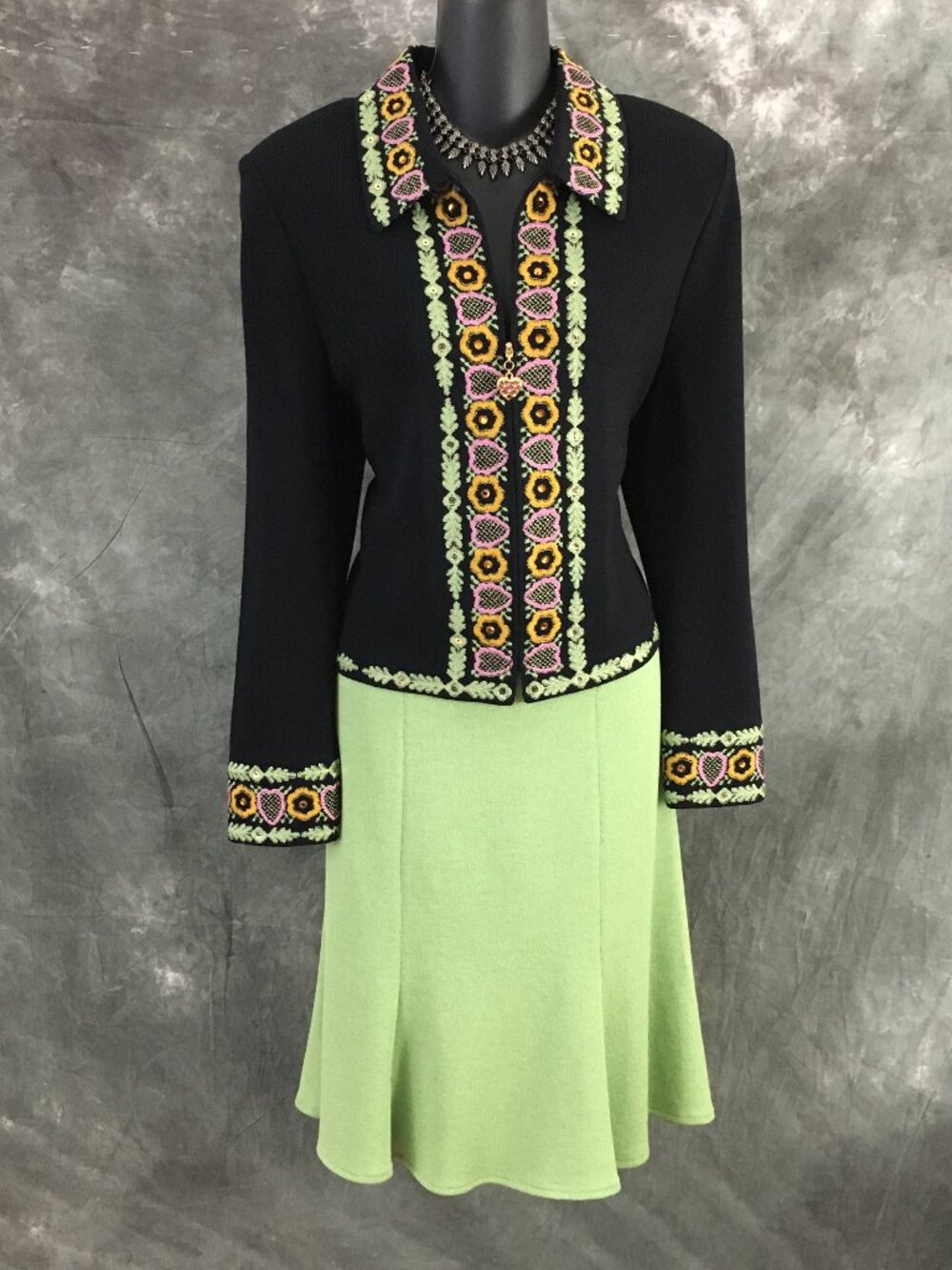 BEAUTIFUL St John collection knit black pink green multi jacket skirt suit 10
